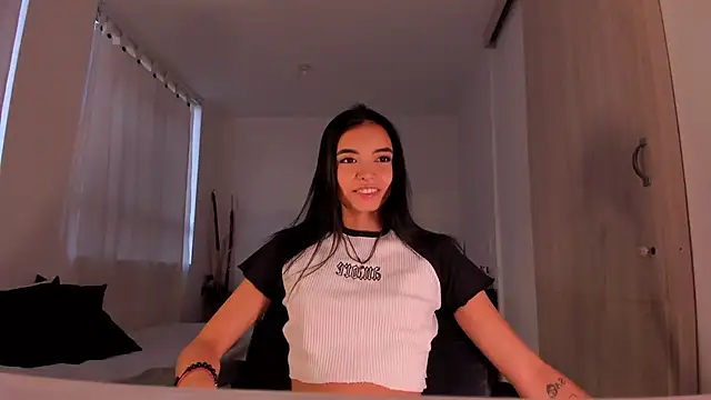 Snapshot of AnabelWolf chatting on January 16, 2025, 11:06 pm AnabelWolf online show from January 16, 2025, 11:06 pm