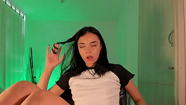 Snapshot of AnabelWolf chatting on January 28, 2025, 8:47 pm AnabelWolf online show from January 28, 2025, 8:47 pm