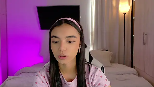 Snapshot of AnabelWolf chatting on September 27, 2025, 4:45 pm AnabelWolf online show from September 27, 2025, 4:45 pm