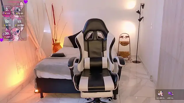 AnabelWolf online show from November 19, 2025, 5:02 pm