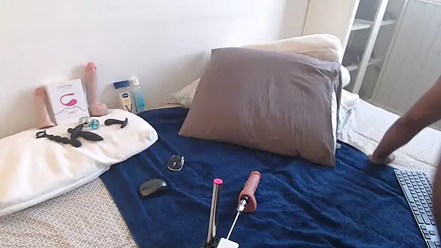 fiitboycam online show from April 10, 2026, 10:42 am