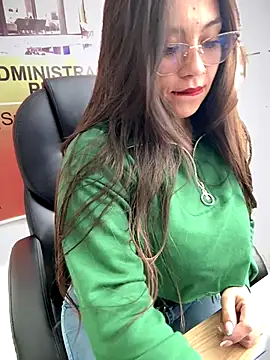 Snapshot of LIZ-06_ chatting on November 9, 2025, 3:43 pm LIZ-06 online show from November 9, 2025, 3:43 pm