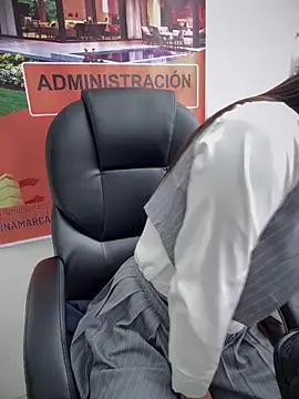 Snapshot of LIZ-06_ chatting on November 29, 2025, 4:32 pm LIZ-06 online show from November 29, 2025, 4:32 pm