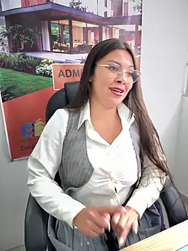 Snapshot of LIZ-06_ chatting on December 1, 2025, 4:12 pm LIZ-06 online show from December 1, 2025, 4:12 pm