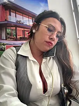 Snapshot of LIZ-06_ chatting on December 15, 2025, 2:10 pm LIZ-06 online show from December 15, 2025, 2:10 pm