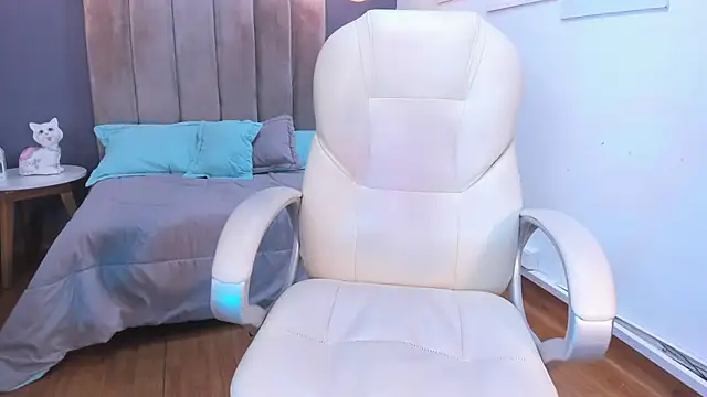 cami rouxxx  online show from January 14, 2025, 12:54 am