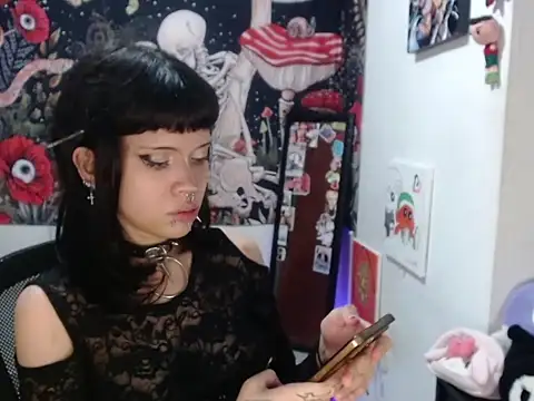 Snapshot of hachi_kitty chatting on April 28, 2026, 10:48 pm hachi kitty online show from April 28, 2026, 10:48 pm