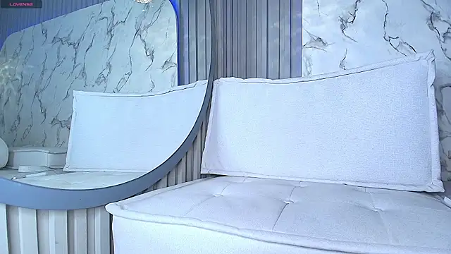 Franchesca De Luca online show from March 21, 2025, 3:44 am