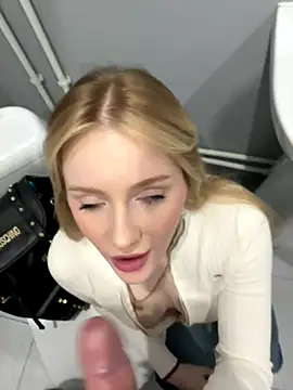 Snapshot of CaseyCumFace chatting on November 6, 2025, 12:28 pm CaseyCumFace online show from November 6, 2025, 12:28 pm