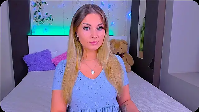  UrLexxly online show from October 28, 2025, 5:22 am