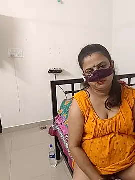 Snapshot of Cute-manisha chatting on October 15, 2025, 4:01 am Cute-manisha online show from October 15, 2025, 4:01 am