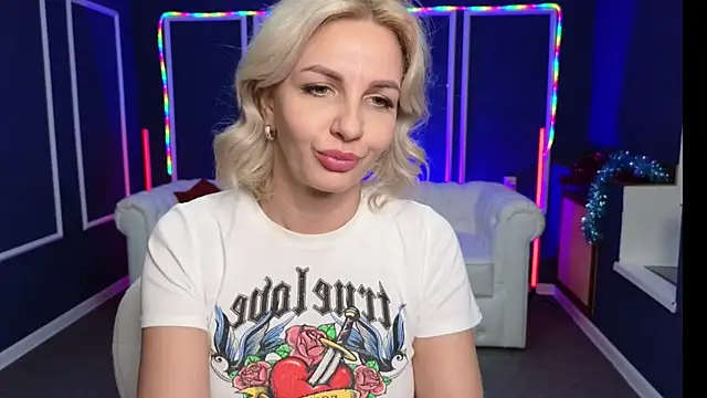 Snapshot of Barbara_Blonde chatting on January 2, 2025, 7:44 am Barbara Blonde online show from January 2, 2025, 7:44 am