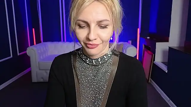 Snapshot of Barbara_Blonde chatting on January 22, 2025, 5:28 pm Barbara Blonde online show from January 22, 2025, 5:28 pm