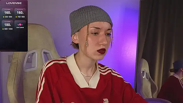 Maddy Garcia online show from December 8, 2024, 5:33 pm