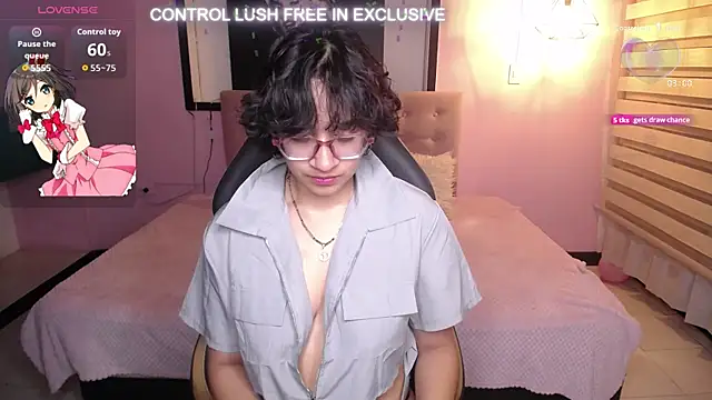 Lili Gomez  online show from November 24, 2025, 2:06 pm