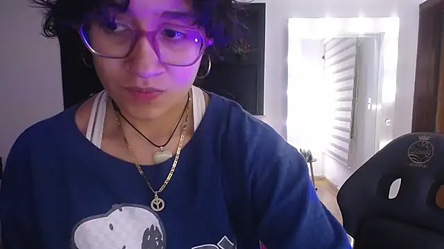 Lili Gomez  online show from November 30, 2025, 12:42 pm