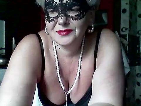 Snapshot of Lisa_Suzie chatting on June 15, 2026, 8:27 am Lisa Suzie online show from June 15, 2026, 8:27 am
