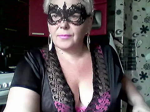Snapshot of Lisa_Suzie chatting on June 16, 2026, 8:17 am Lisa Suzie online show from June 16, 2026, 8:17 am