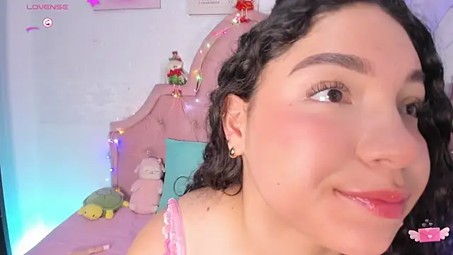 amandalee01 online show from December 14, 2025, 7:40 pm