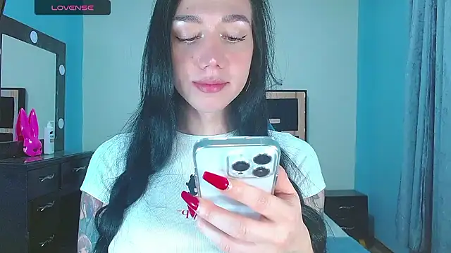 Snapshot of karla_zambrano chatting on January 6, 2026, 7:39 pm karla zambrano online show from January 6, 2026, 7:39 pm