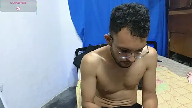 Snapshot of YuKinaHentaiI chatting on October 8, 2025, 12:30 am YuKinaHentaiI online show from October 8, 2025, 12:30 am