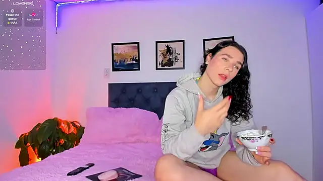 elafranco  online show from October 22, 2025, 5:34 pm