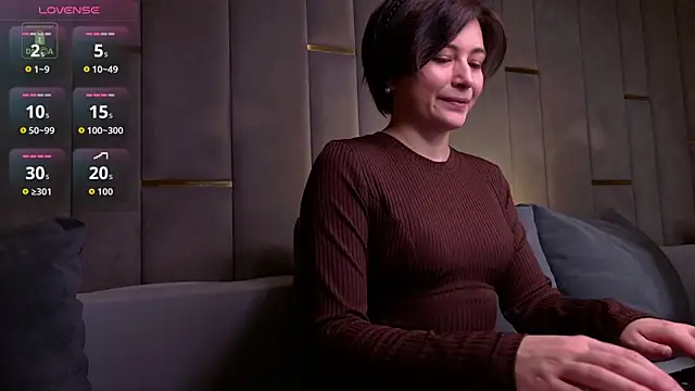 Ishtar Divine online show from November 29, 2025, 10:29 am