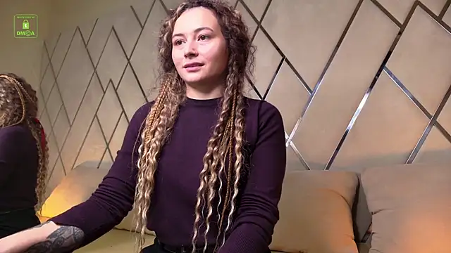 Ishtar Divine online show from December 15, 2025, 10:41 am