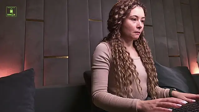 Ishtar Divine online show from December 16, 2025, 4:50 am