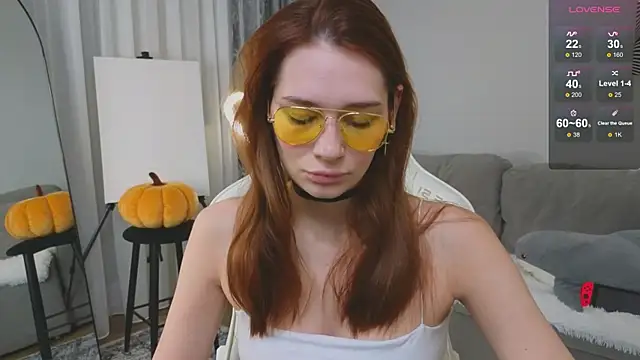 Misty Rose online show from October 9, 2025, 2:26 pm