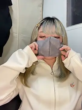 YUNA-yuna online show from January 1, 2025, 3:35 pm