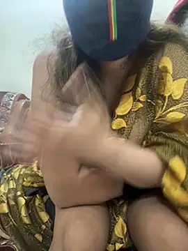 Snapshot of HoneyBearCpl chatting on December 29, 2024, 7:32 pm HoneyBearCpl online show from December 29, 2024, 7:32 pm