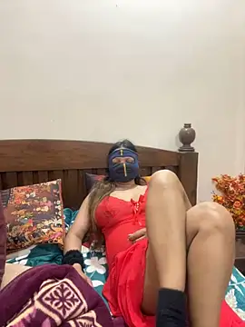 Snapshot of HoneyBearCpl chatting on February 6, 2025, 3:48 am HoneyBearCpl online show from February 6, 2025, 3:48 am