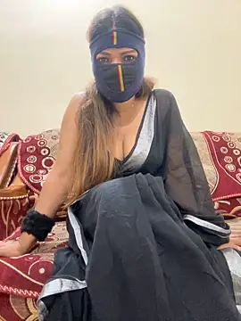 Snapshot of HoneyBearCpl chatting on February 10, 2025, 4:47 pm HoneyBearCpl online show from February 10, 2025, 4:47 pm