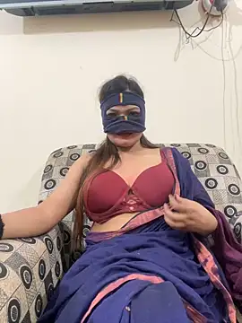 Snapshot of HoneyBearCpl chatting on March 22, 2025, 7:53 pm HoneyBearCpl online show from March 22, 2025, 7:53 pm