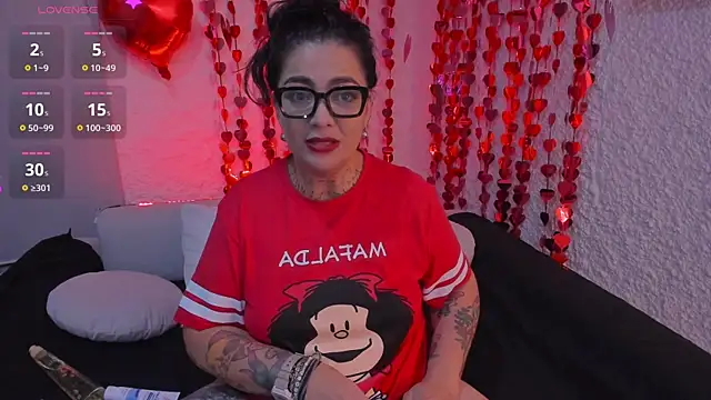 poisson ivy online show from February 14, 2025, 10:38 am