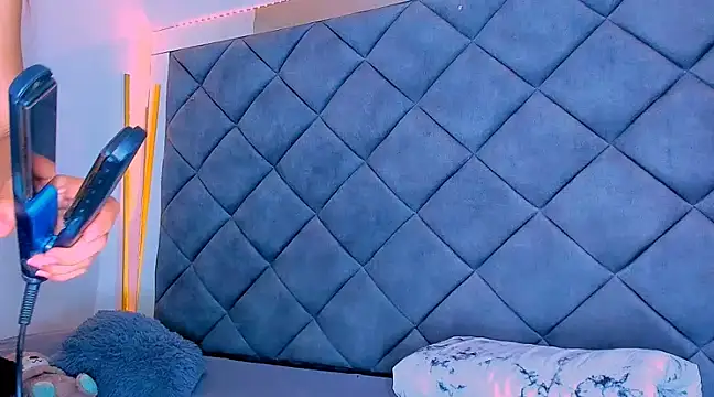 Nellyhills online show from March 16, 2025, 2:33 pm