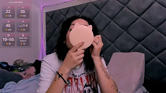 Nellyhills online show from November 30, 2025, 7:40 pm