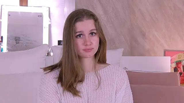 EllieHayes online show from December 22, 2025, 5:54 pm