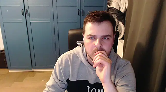 Snapshot of CuteMan33 chatting on March 5, 2025, 8:42 pm CuteMan33 online show from March 5, 2025, 8:42 pm