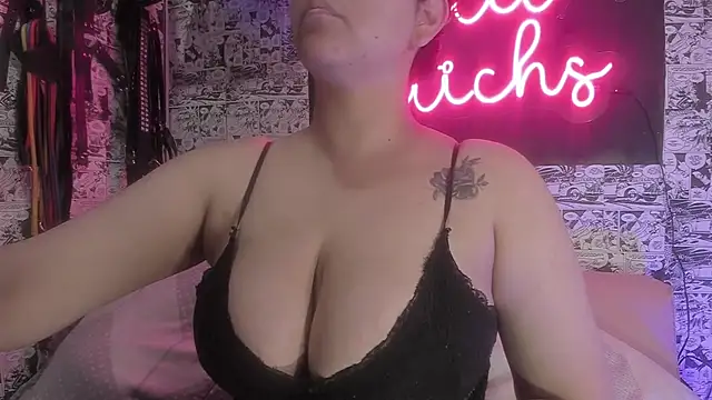 lilit fetichs online show from September 27, 2025, 11:10 pm