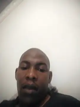 Snapshot of zuludog chatting on April 21, 2026, 11:29 pm zuludog online show from April 21, 2026, 11:29 pm