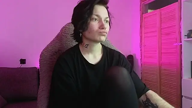 esajukyy online show from January 5, 2026, 5:27 pm