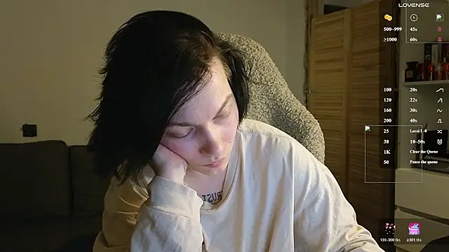 esajukyy online show from February 22, 2026, 3:54 pm