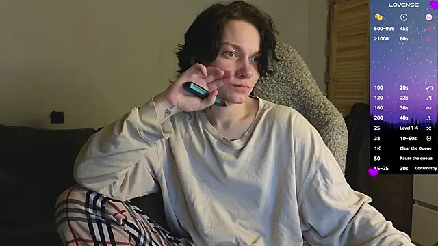 esajukyy online show from April 2, 2026, 3:42 pm