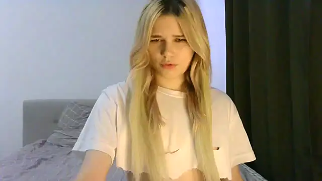 Snapshot of Steph_Cutey chatting on December 18, 2024, 10:40 am Steph Cutey online show from December 18, 2024, 10:40 am