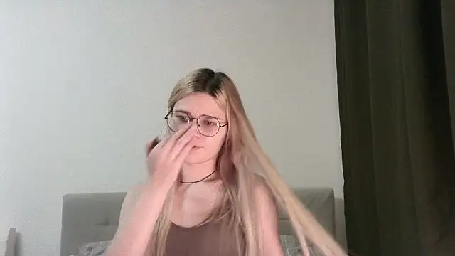 Snapshot of Steph_Cutey chatting on December 23, 2024, 2:50 pm Steph Cutey online show from December 23, 2024, 2:50 pm