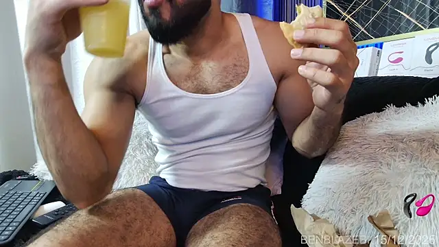 Snapshot of BEN_BLAZE chatting on December 15, 2025, 4:55 pm BEN BLAZE online show from December 15, 2025, 4:55 pm