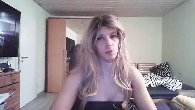 Kinky-Kristina online show from October 3, 2025, 8:39 pm