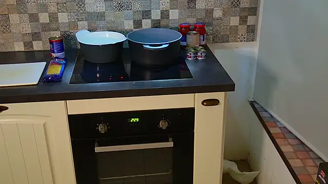 Aleniia10 online show from February 5, 2026, 4:44 pm